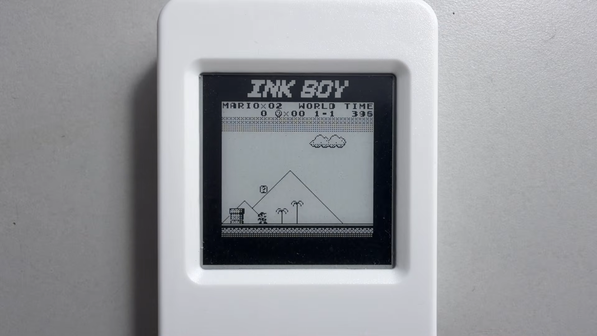 Миниатюрный портатив с E-ink дисплеем способен запускать игры с частотой 30 кадров в секунду и подключается к контроллеру NES