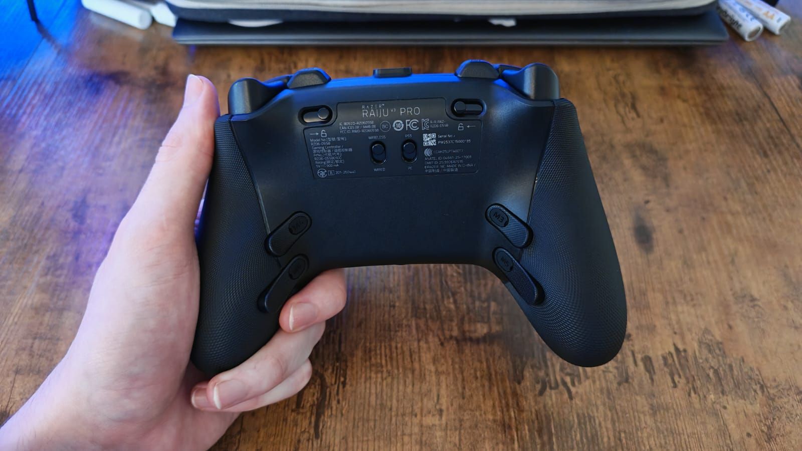 Scuf Omega против Razer Raiju V3 Pro — какой контроллер для PS5 стоит выбрать?