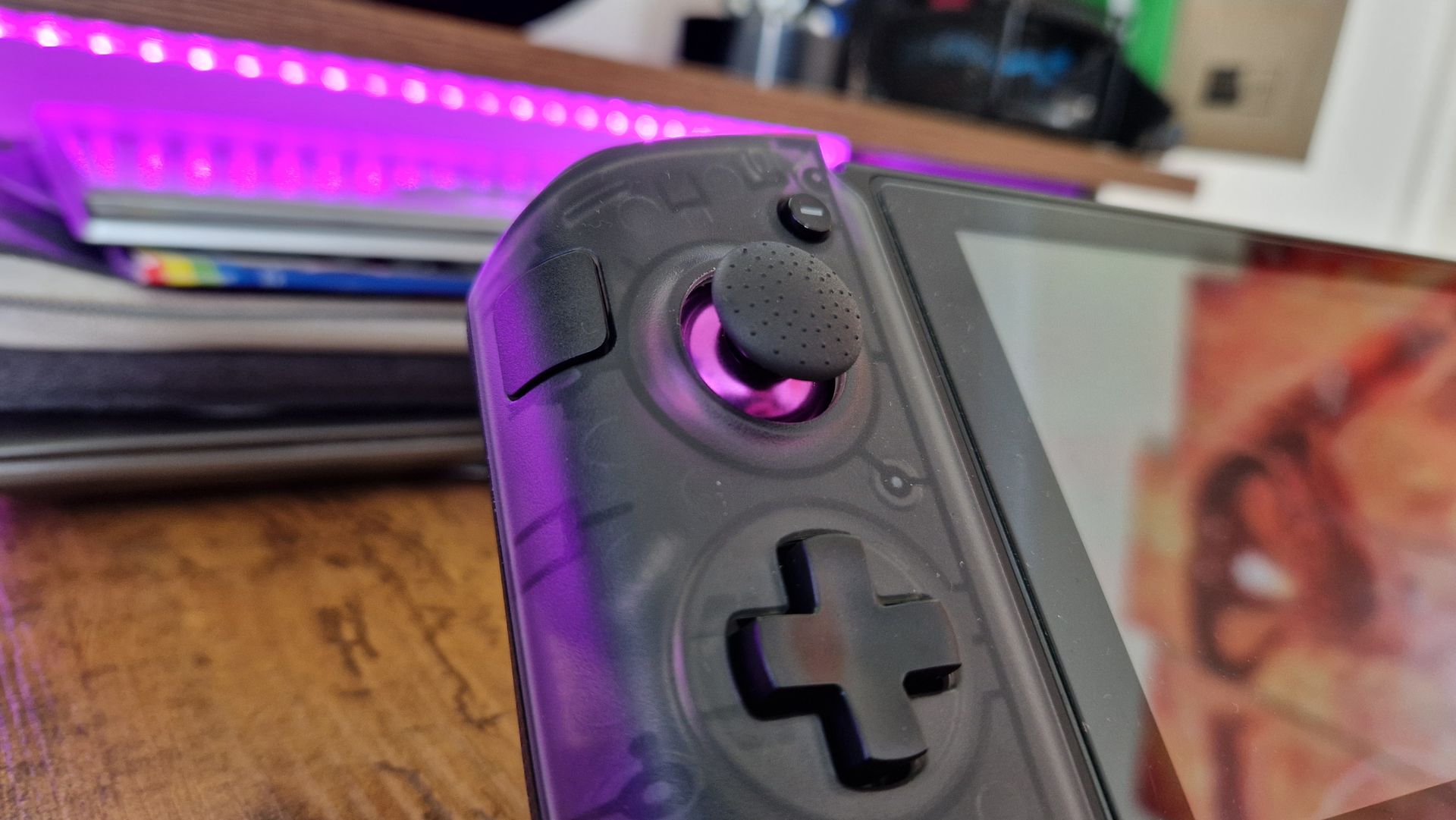 Scuf Omega против Razer Raiju V3 Pro — какой контроллер для PS5 стоит выбрать?