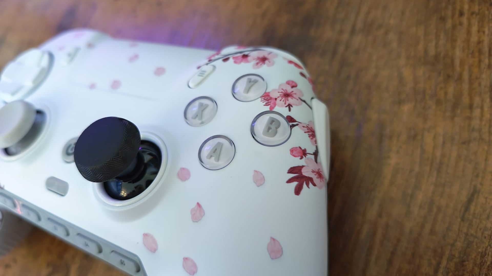 Scuf Omega против Razer Raiju V3 Pro — какой контроллер для PS5 стоит выбрать?