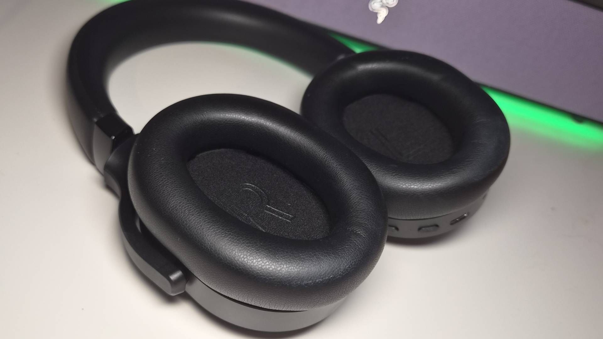 Razer представила новую модель Barracuda V2 Pro с уникальным местом для хранения беспроводного донгла